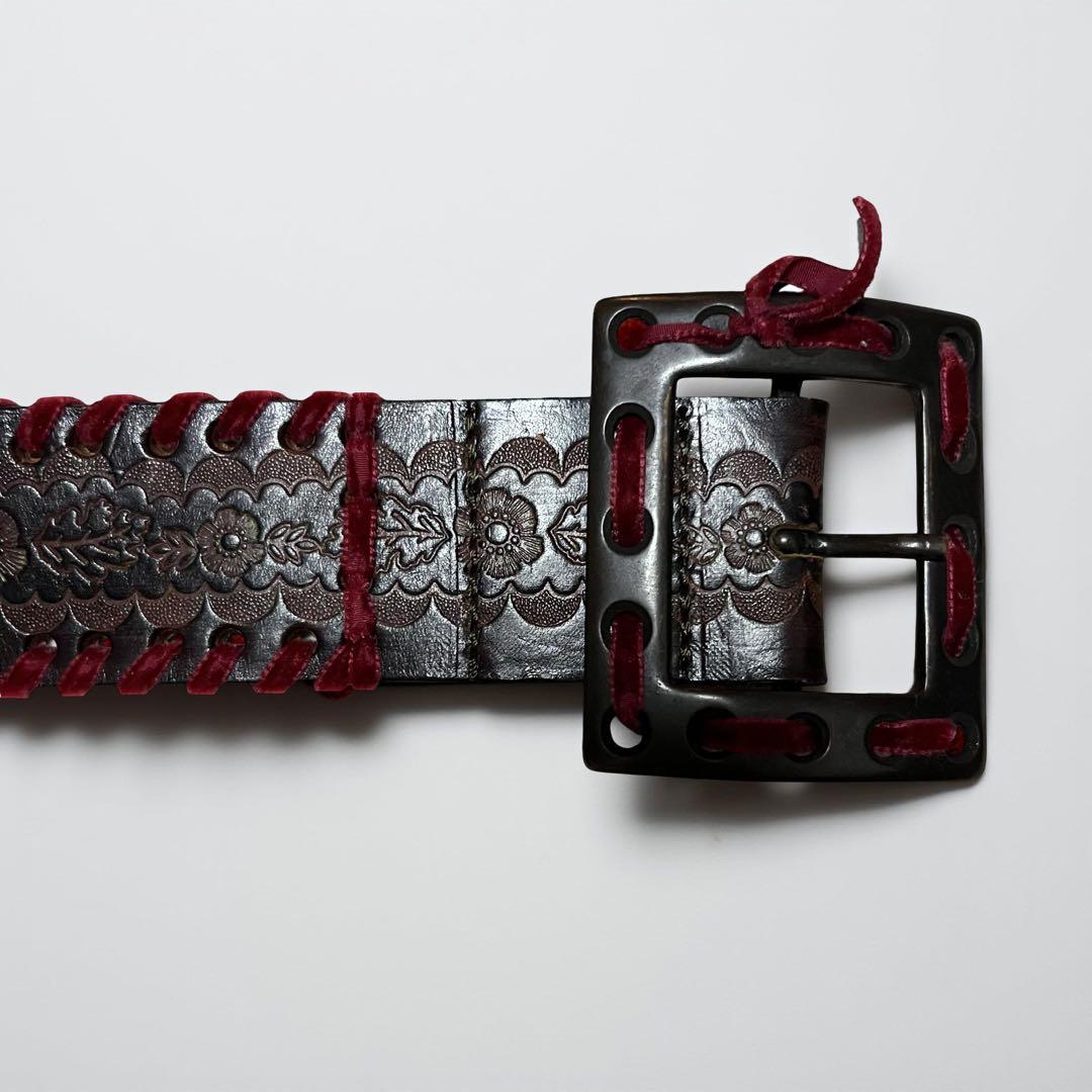 DSQUARED2 レザーベルト 花柄 型押し 赤レース装飾
