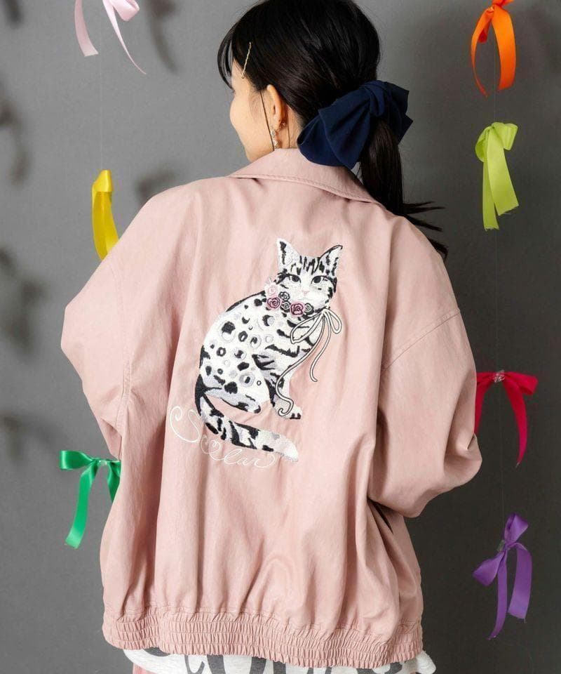 ScoLar 153771：ネコ刺繍フェイクレザー×裏地ブルゾン 153771：ネコ刺繍フェイクレザー×裏地ブルゾンの通販-ScoLar