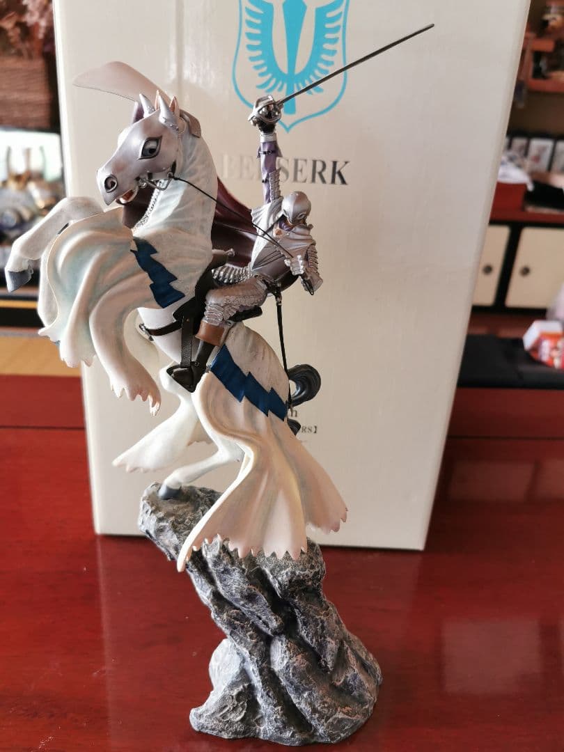 グリフィス鷹の団乗馬、ジュドー胸像付限定版 - メルカリ
