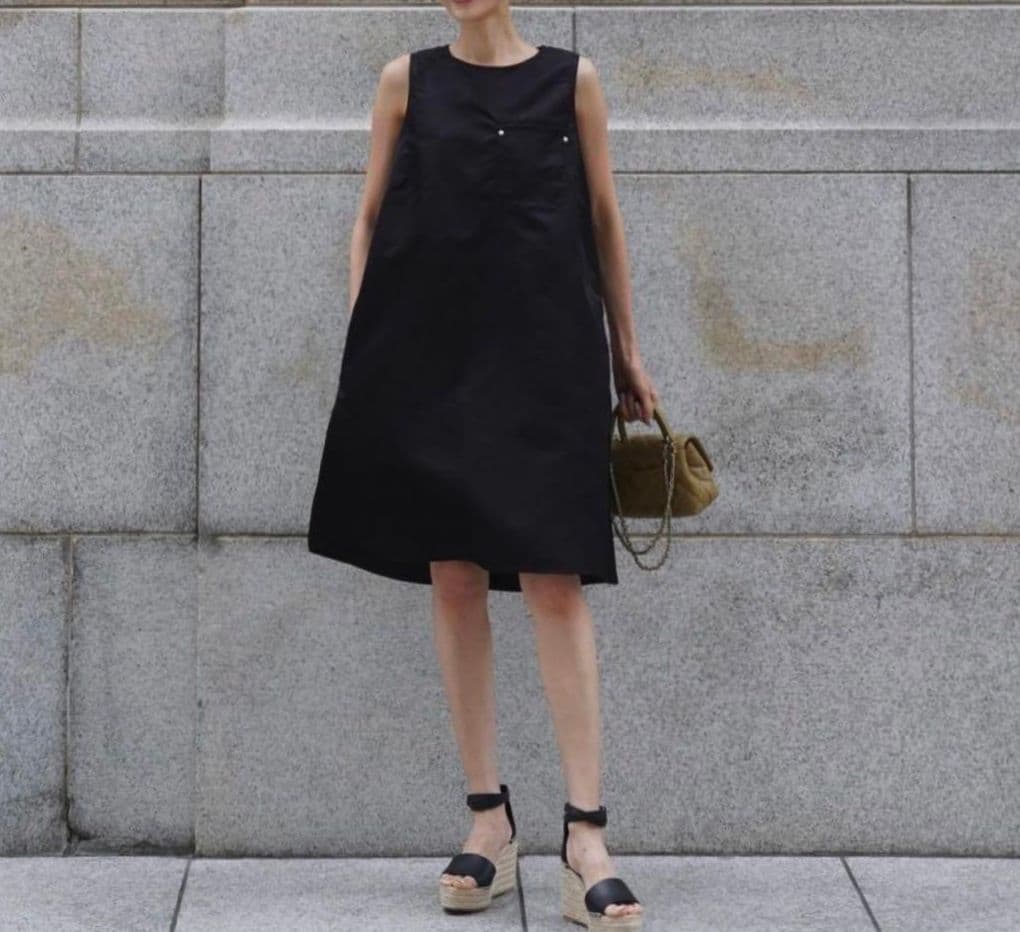 ELLIE エリー 即完売 ナイロンノースリーブワンピース - メルカリ