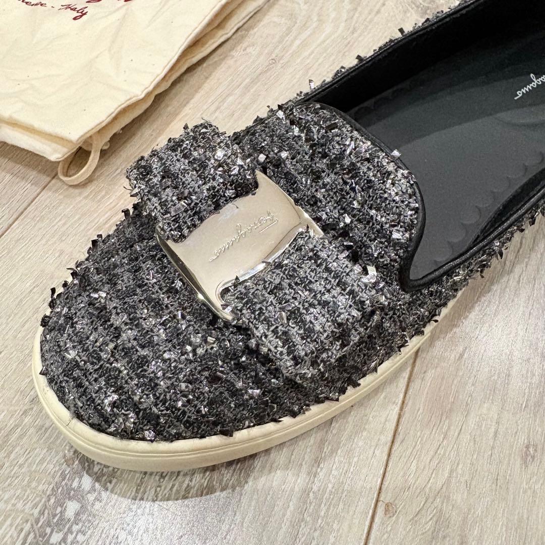 サルヴァトーレフェラガモ スニーカー フラット ヴァラリボン ラメ 24.5cm