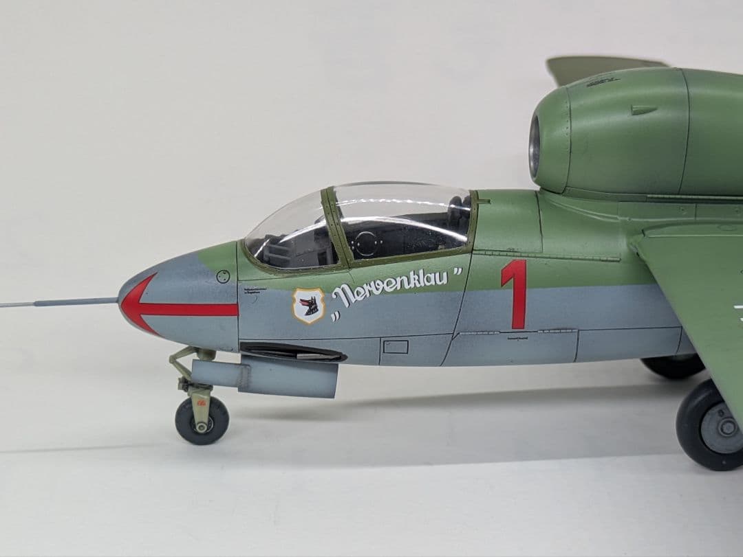 1/48ドイツ空軍戦闘機　ハインケルHe162 A-2 “サラマンダー“ 完成品