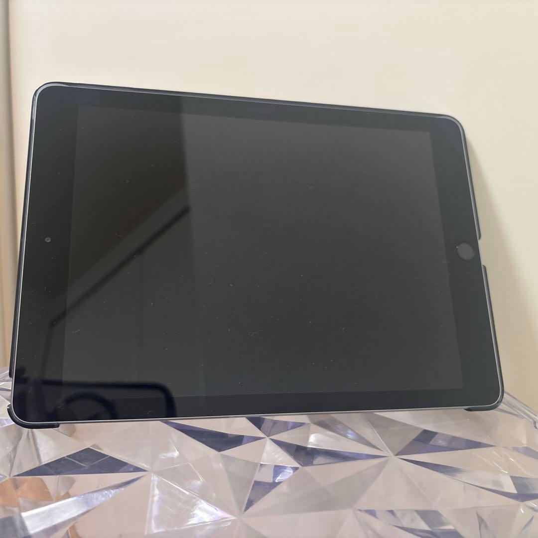 iPad 第6世代　32GB 本体 カバー付き Amazon.co.jp: 【整備済み品】 Apple iPad (第6世代) Wi-Fi +