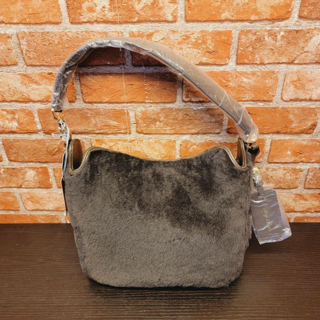 ペレリールッソ ジ・エスティロ社製 メリノライトムートンマルチウェイ