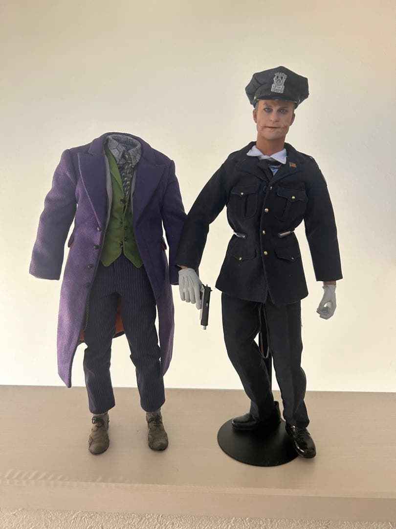 ホットトイズ ジョーカー 警官バージョンとパープルコート素体 フィギュア