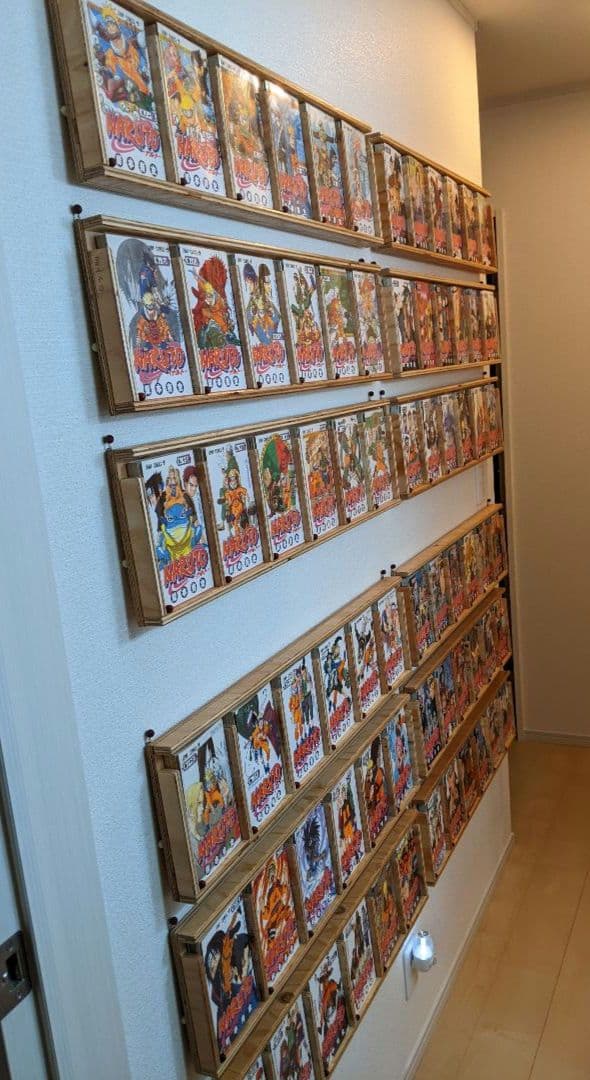 壁掛本棚付】NARUTO全72巻&表紙を飾れるコミックラック 6冊用×12個