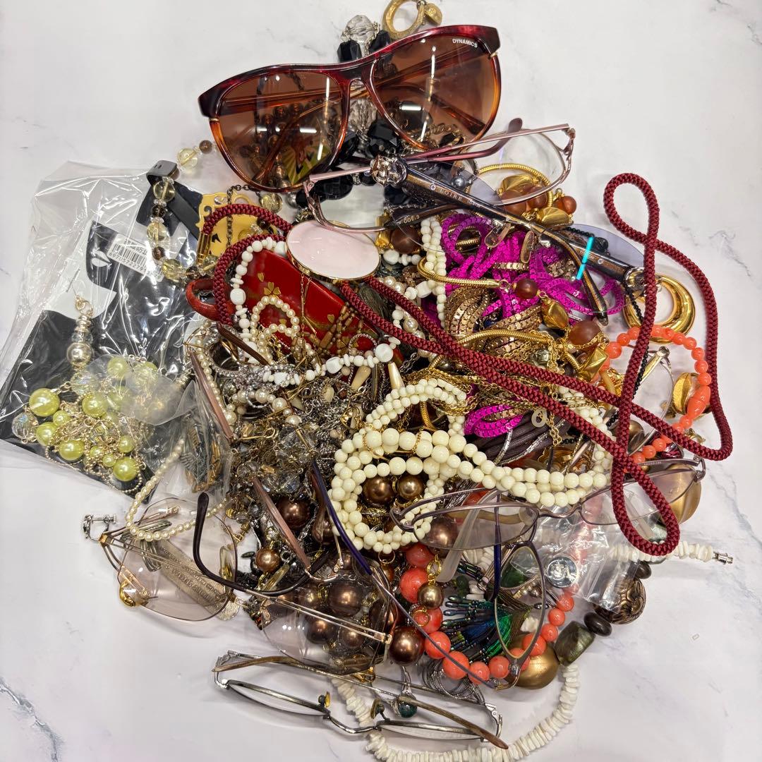 1.3キロ❗️ アクセサリー まとめ売り ジャンク イミテーション