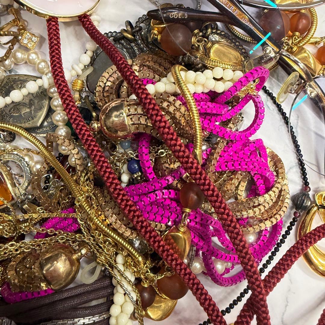 1.3キロ❗️ アクセサリー まとめ売り ジャンク イミテーション