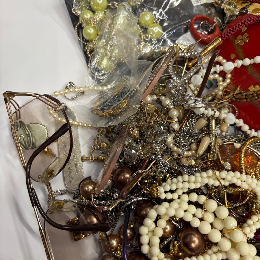 1.3キロ❗️ アクセサリー まとめ売り ジャンク イミテーション