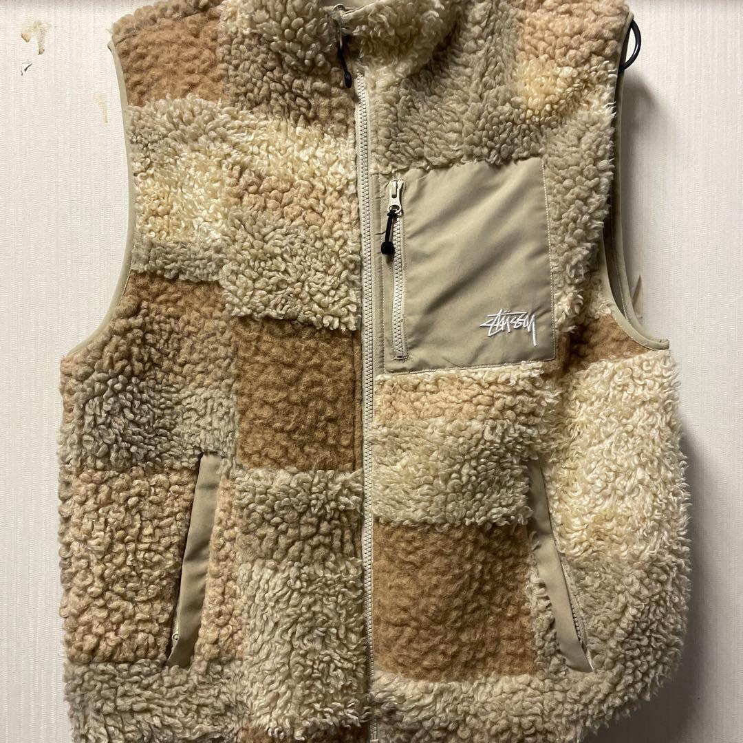 Stussy ボアベスト ベージュ系 リバーシブル - メルカリ
