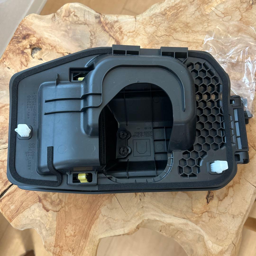 トヨタ純正】ランクル70再再販【GDJ76W】 尿素リッドカバー アドブルー