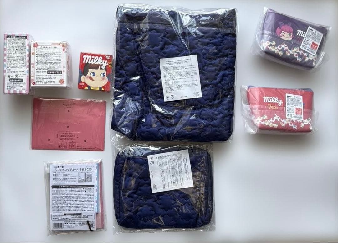 不二家ペコちゃんミルキーBOX 2026 ＋オマケ（卓上カレンダー＋ポーチ2