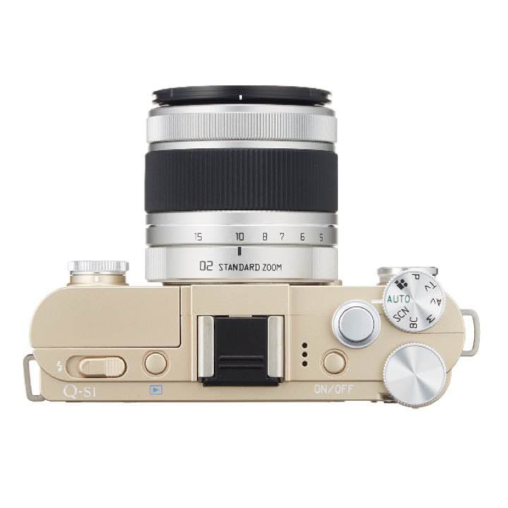 新品《PENTAX》ミラーレス一眼 Q-S1 ズームレンズキット ゴールド