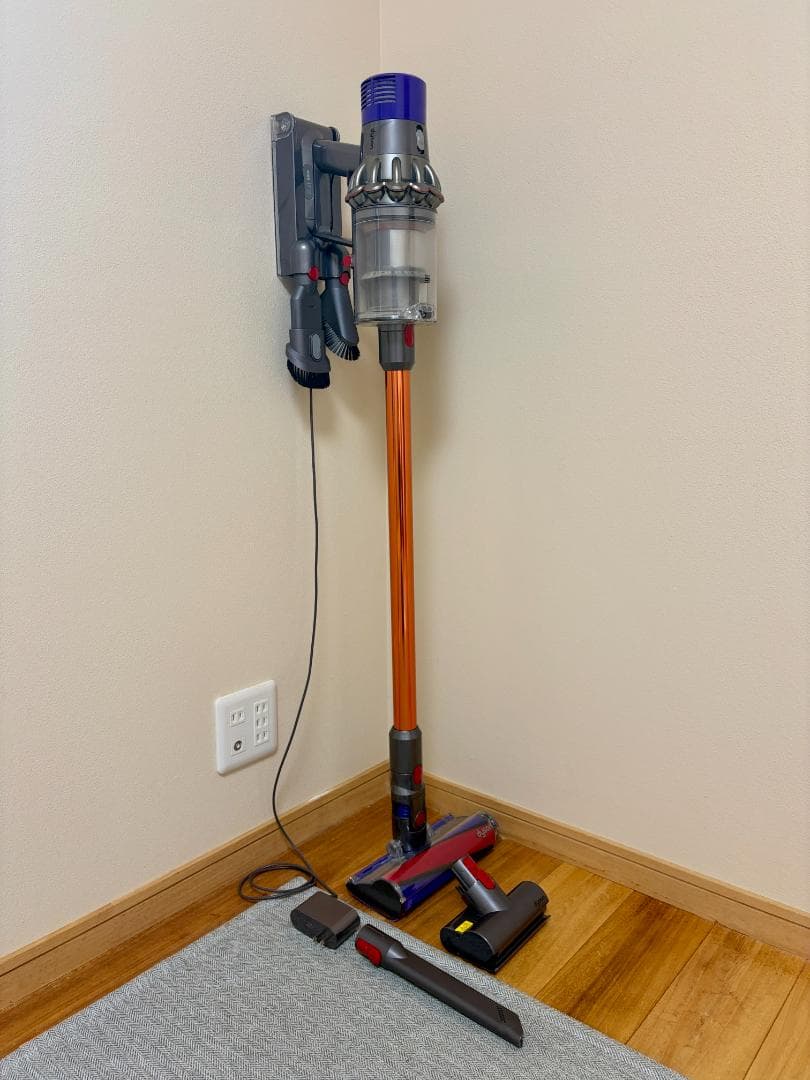 Dyson V10 （SV12） スティッククリーナー 各種ノズル付き Dyson Cyclone V10 Fluffy (SV12 FF LF) | 掃除機 | ダイソン公式