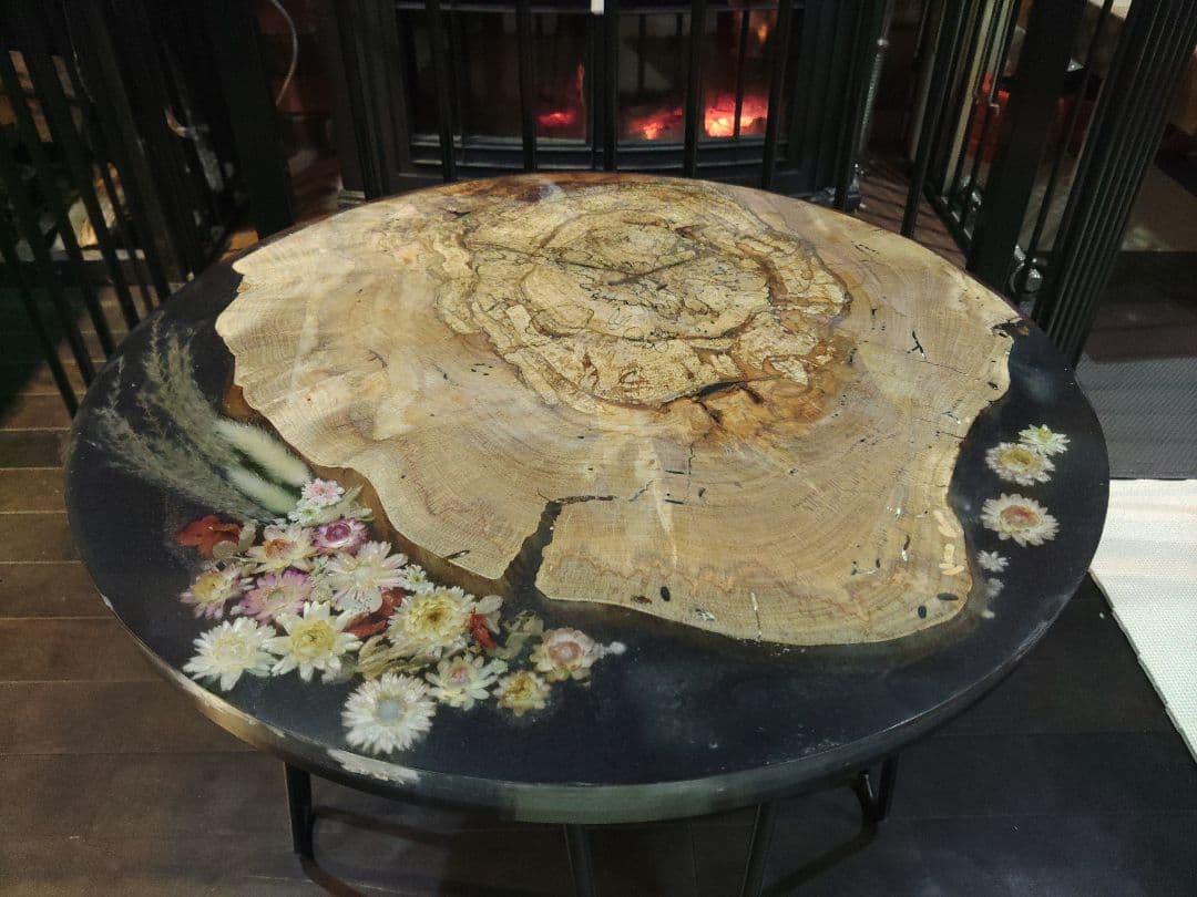 レジンとドライフラワーのローテーブル