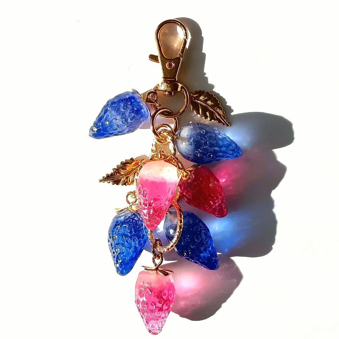 191 PrisMいちごチャーム（ミックスベリー）7粒 青紫桃×ライトゴールド