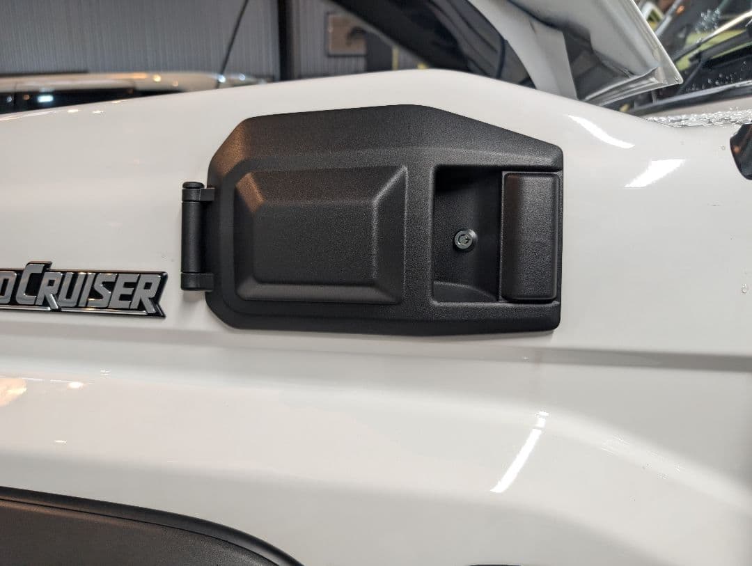 コ*イ様 ランクル70再再販(GDJ76W) 尿素リッドカバー 鍵付き加工