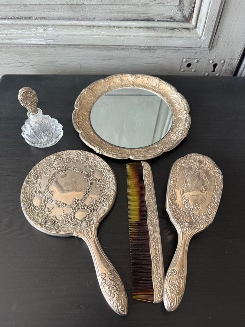 アンティーク　シルバーのバニティ5点セット Vintage 1980s Silver-plated Vanity Set in Original Box – Mirror