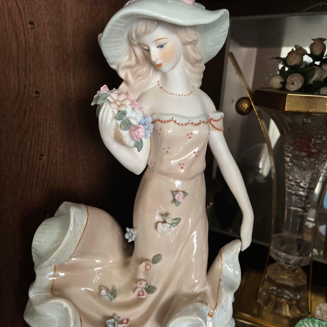 女性像 陶器フィギュア 花束付き 高さ43センチ - メルカリ