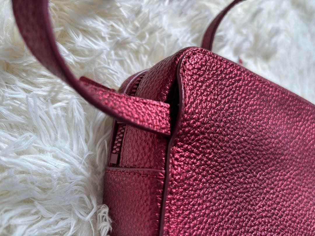 極美品】ラコステ 赤 メタリックカラー レザー ボディバック - メルカリ