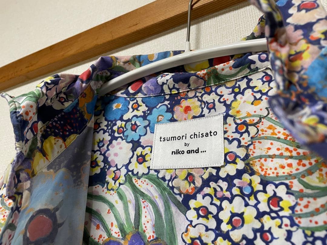 ツモリチサト×ニコアンド コラボシャツ ダンシングフラワー - メルカリ