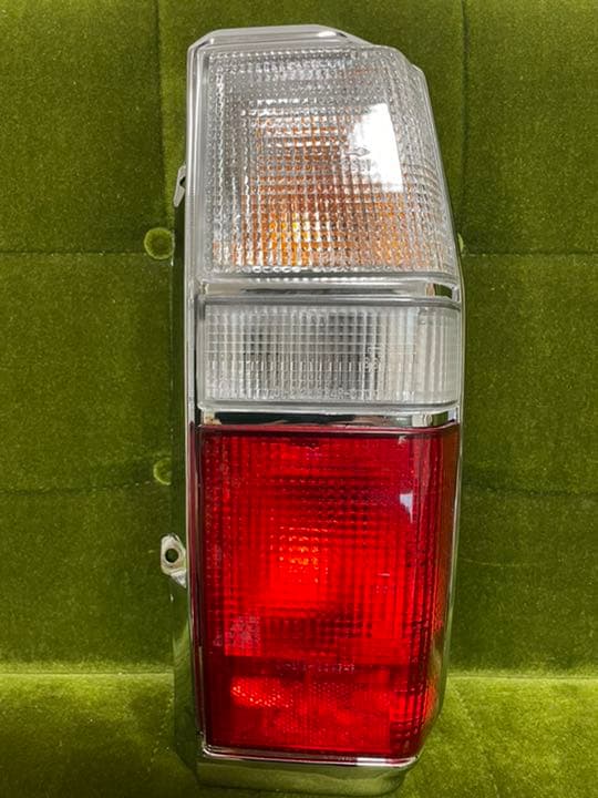 新品・未使用 トヨタ マークⅡワゴン gx70 赤白 テールランプ ツーバン