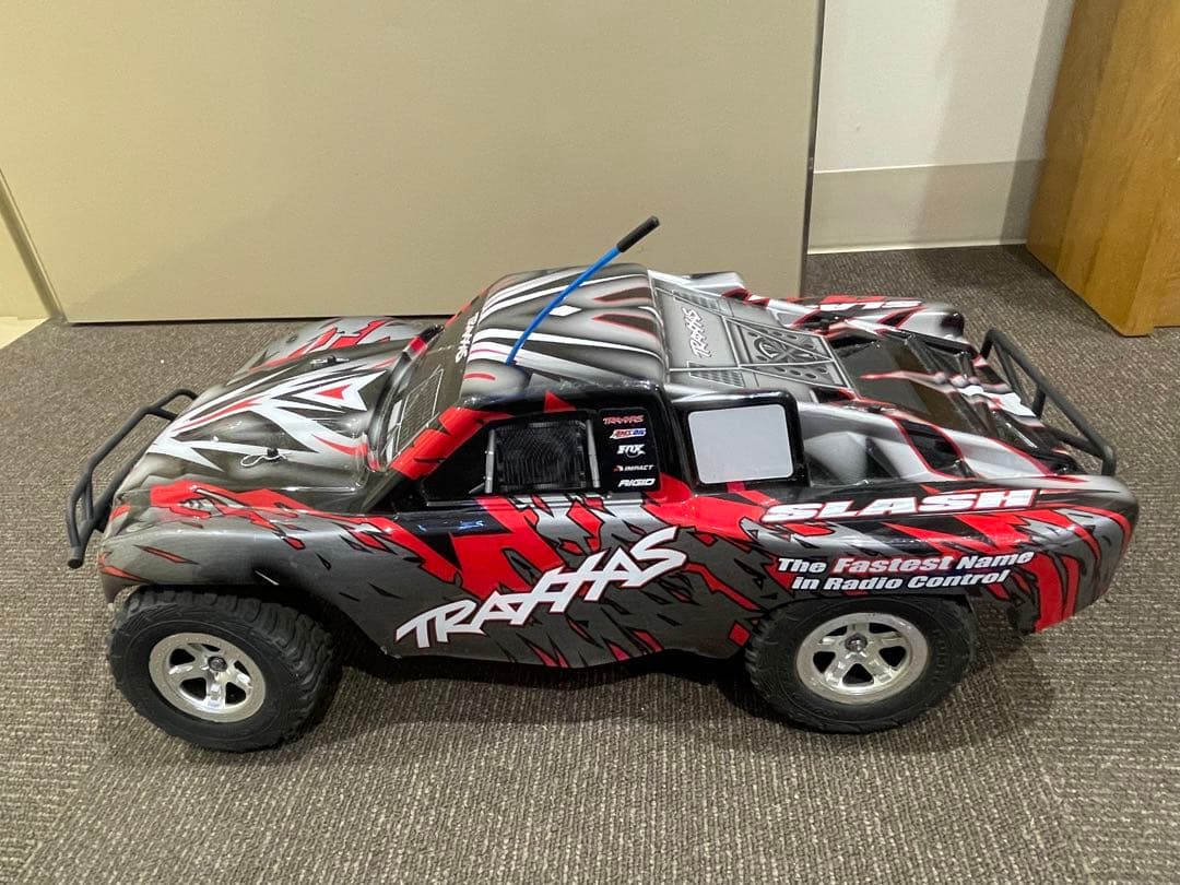 traxxas shlash 送料込みにしたのでお値段上がりました - メルカリ