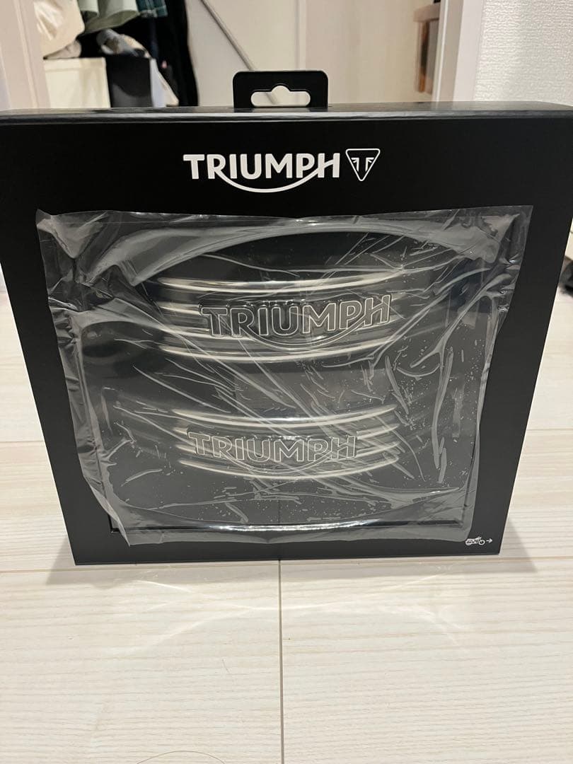 TRIUMPH 純正OP タンクエンブレム 未開封美品】トライアンフ タンクエンブレム Triumph ボンネビル