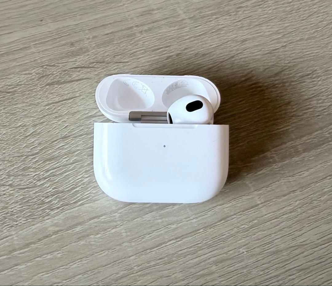 AirPods本体(第三世代) ホワイト 充電ケース付き クリーニング済