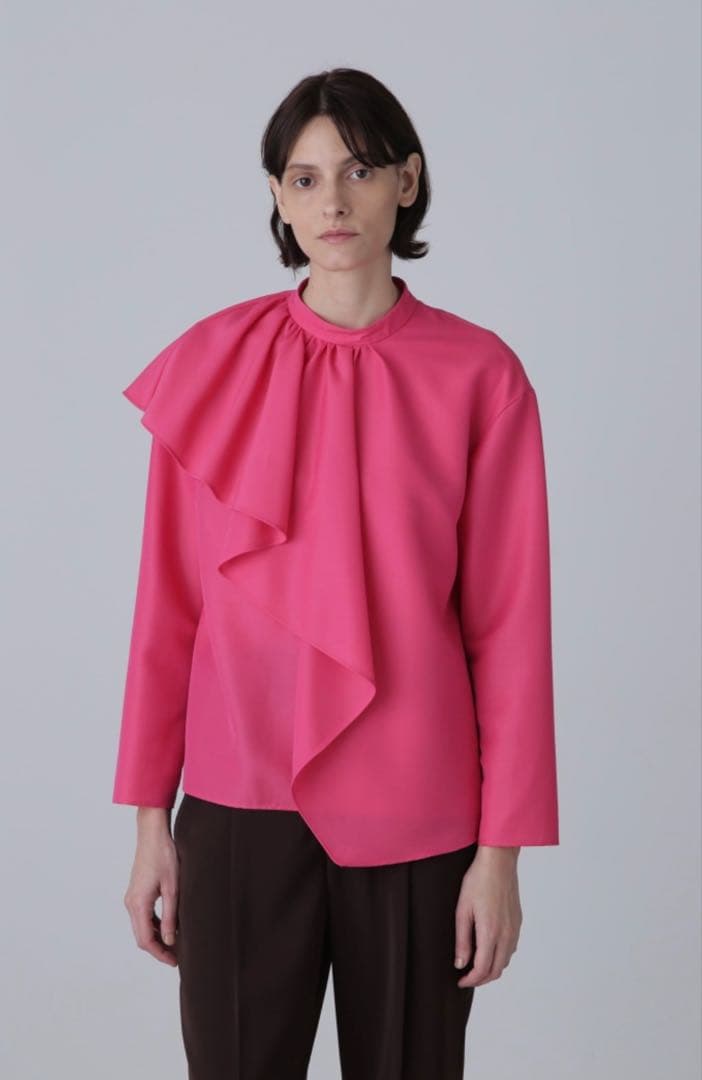 【美品】ADORE 現行品 ハイツイストレイヤードブラウス ADORE(アドーア)のハイツイストレイヤードブラウス通販 | 集英社HAPPY