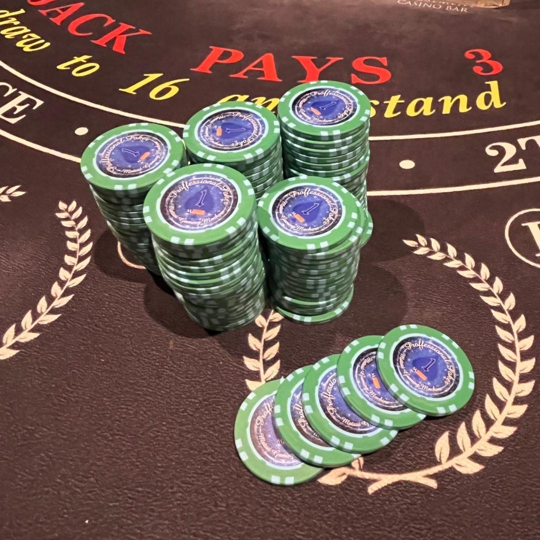 02 MGM社正規品 カジノチップ 100枚 ポーカーチップ バカラ H26年 Amazon | モンテカルロ カジノチップ ポーカーチップ バカラチップ