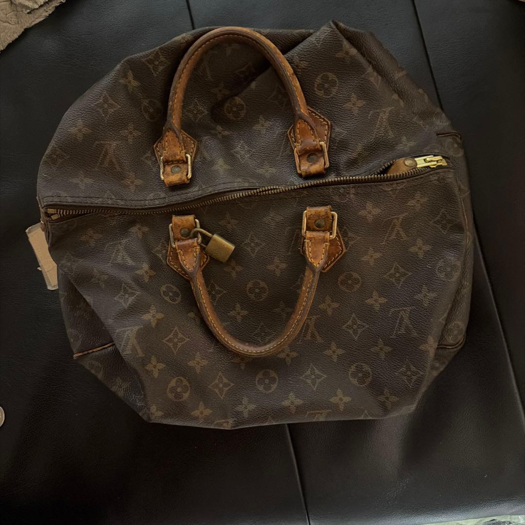 ルイヴィトンミニバック ルイ・ヴィトン】ミニバッグでフッ軽に！スマホとカメラとリップだけで