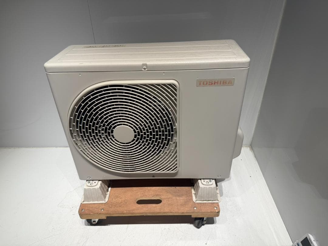 318 TOSHIBA 2022年製エアコン 6～8畳用 整備済み - メルカリ