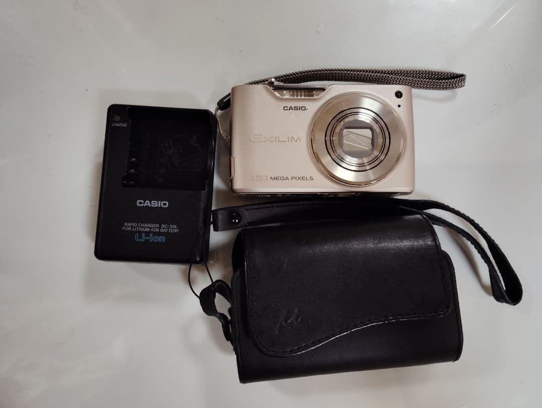 デジタルカメラ Casio 12.1 Mega Pixels CASIO EXILIM 12 1メガピクセル コンパクトデジタルカメラ CASIO