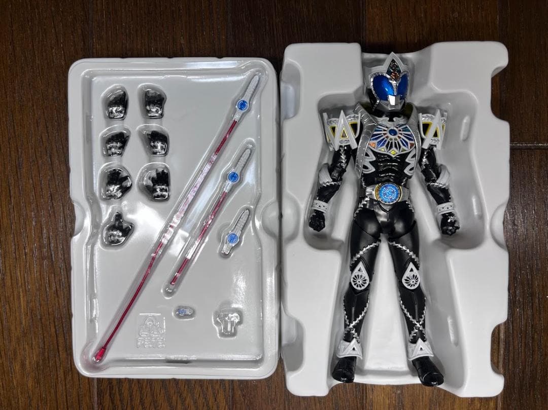 【美品】　真骨彫製法　S.H.Figuarts　仮面ライダーサガ