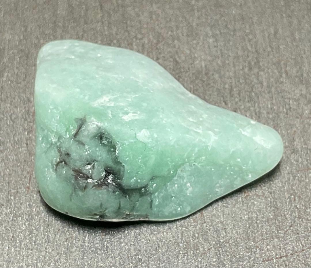 薄緑色 透明感］ 糸魚川翡翠海石7g ヒスイ ひすい