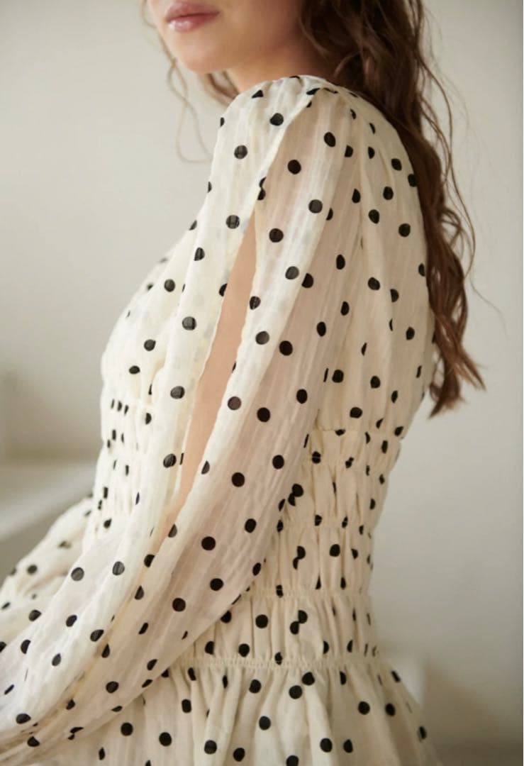 新品未使用Estella.K LuanaBlouse VネックシャーリングBL - メルカリ