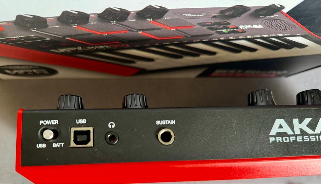 AKAI MPK mini play MK3 本体 スピーカー内蔵 25鍵 - 鍵盤楽器買う