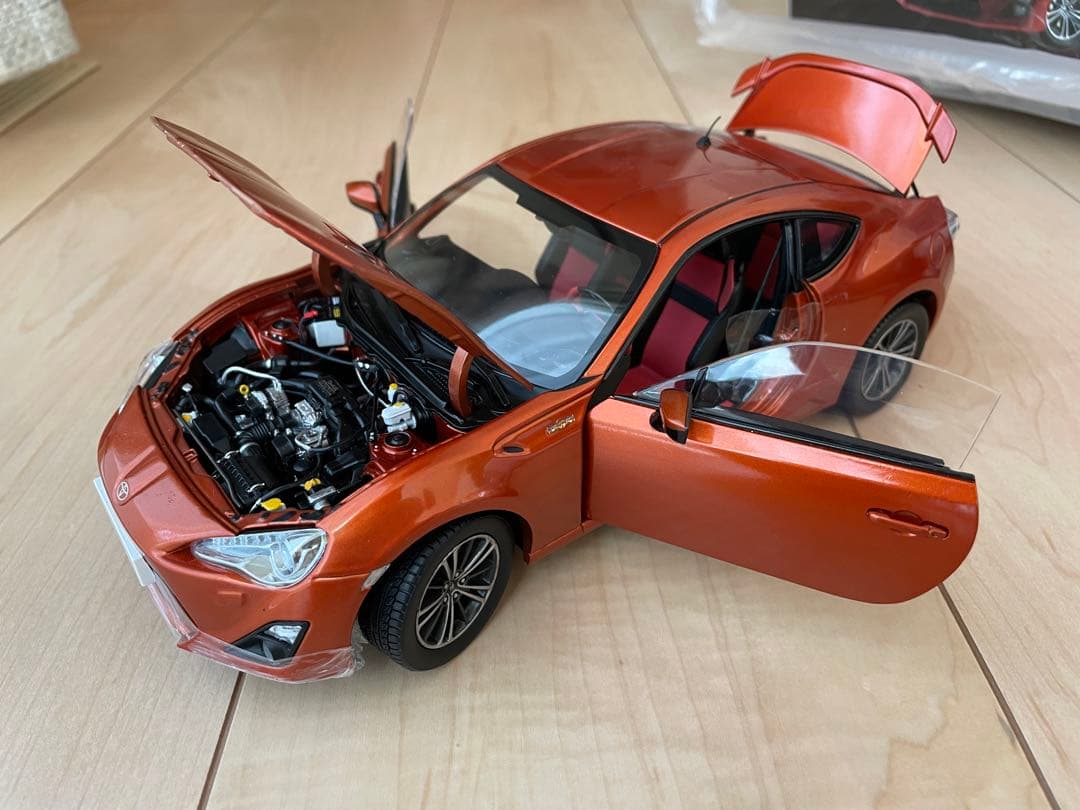 1/18 トヨタ86 オレンジメタリック 左ハンドル仕様 - メルカリ