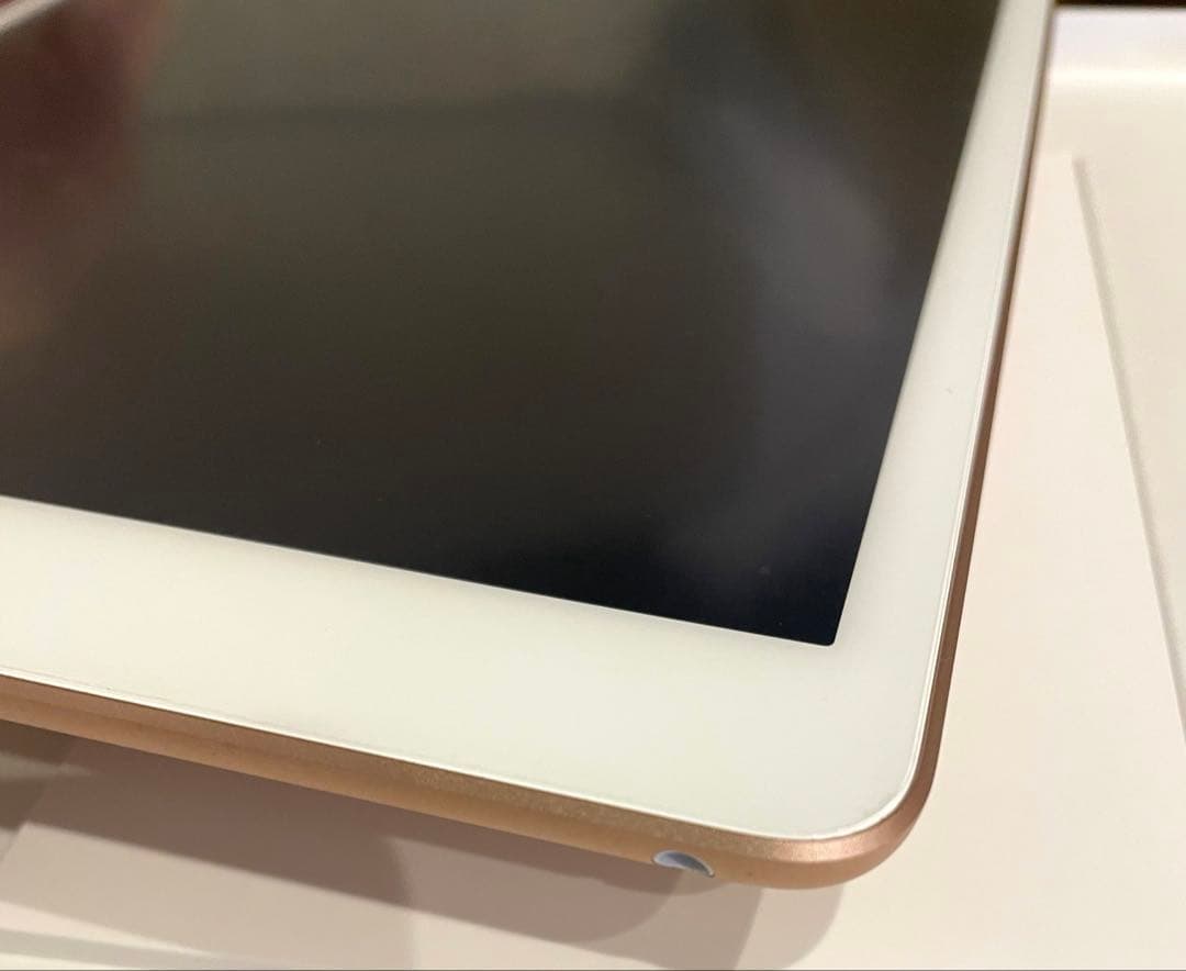 ゴールド iPad第8世代 未使用充電器・ケーブル付き 128GB Wi-Fi - iPad