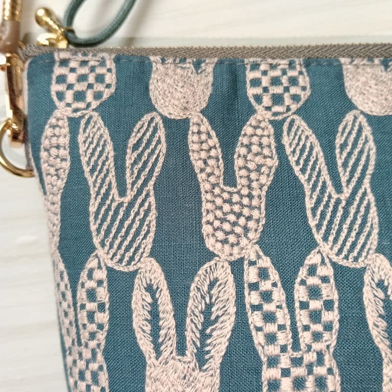 ミナペルホネン スマホゆったりポシェット ポンピア ブルー うさぎさん