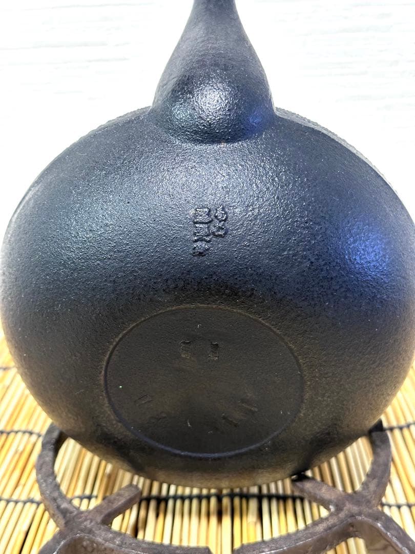 新品、未使用品 南部盛榮堂(OIGEN)造 12型アラレ文様 南部鉄瓶 南部