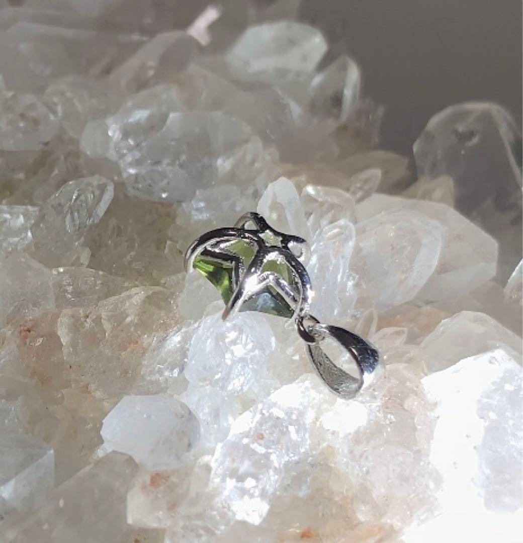 7日まで特価にて❣️☆高品質☆ モルダバイト 星型 ペンダントトップの