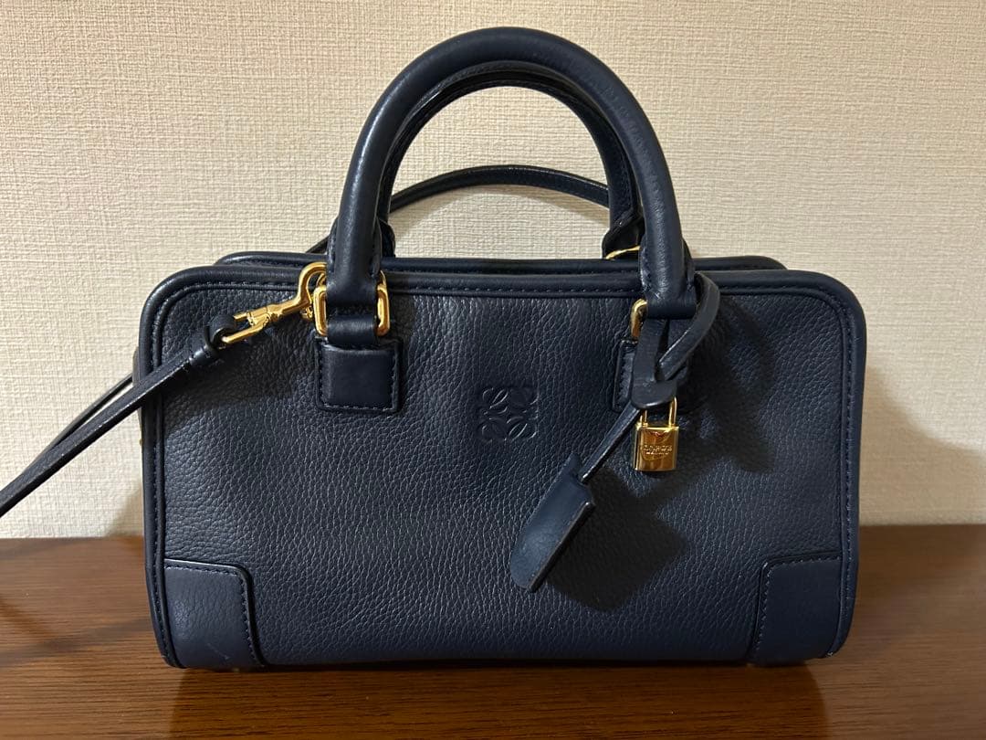 アマソナ　23 ネイビー Amazona 23 cropped bag in shiny calfskin Black - LOEWE