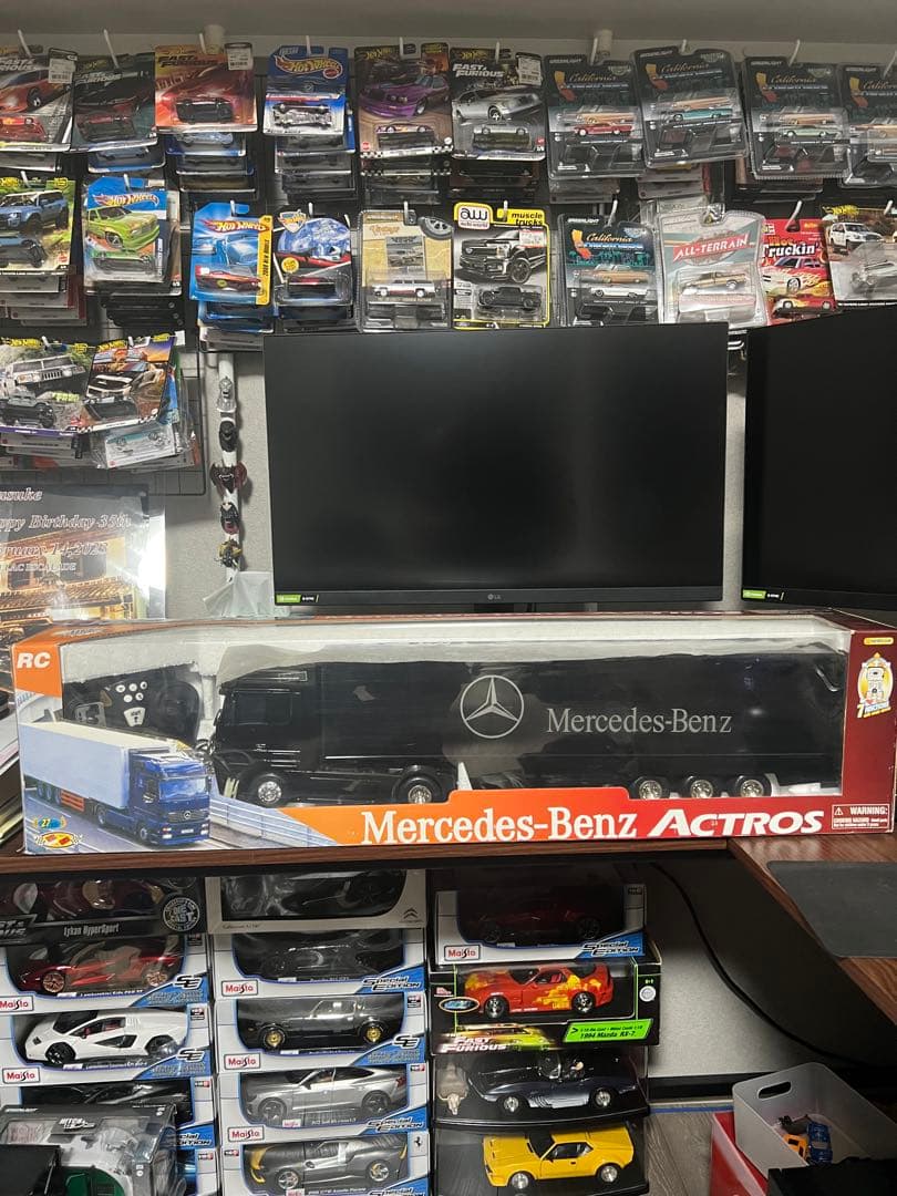 Mercedes-Benz Actros RCトラック 黒色 Rc Mercedes-Benz Actros 1851 Gigaspace Black Edition / Tamiya USA