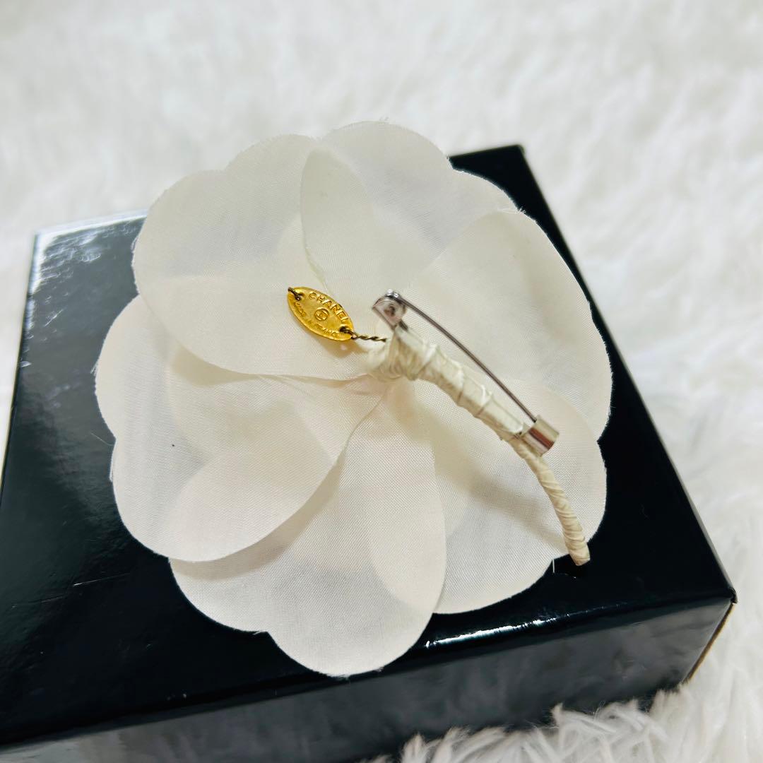 CHANEL シャネル ナイロン カメリア コサージュ ブローチ 白 ホワイト