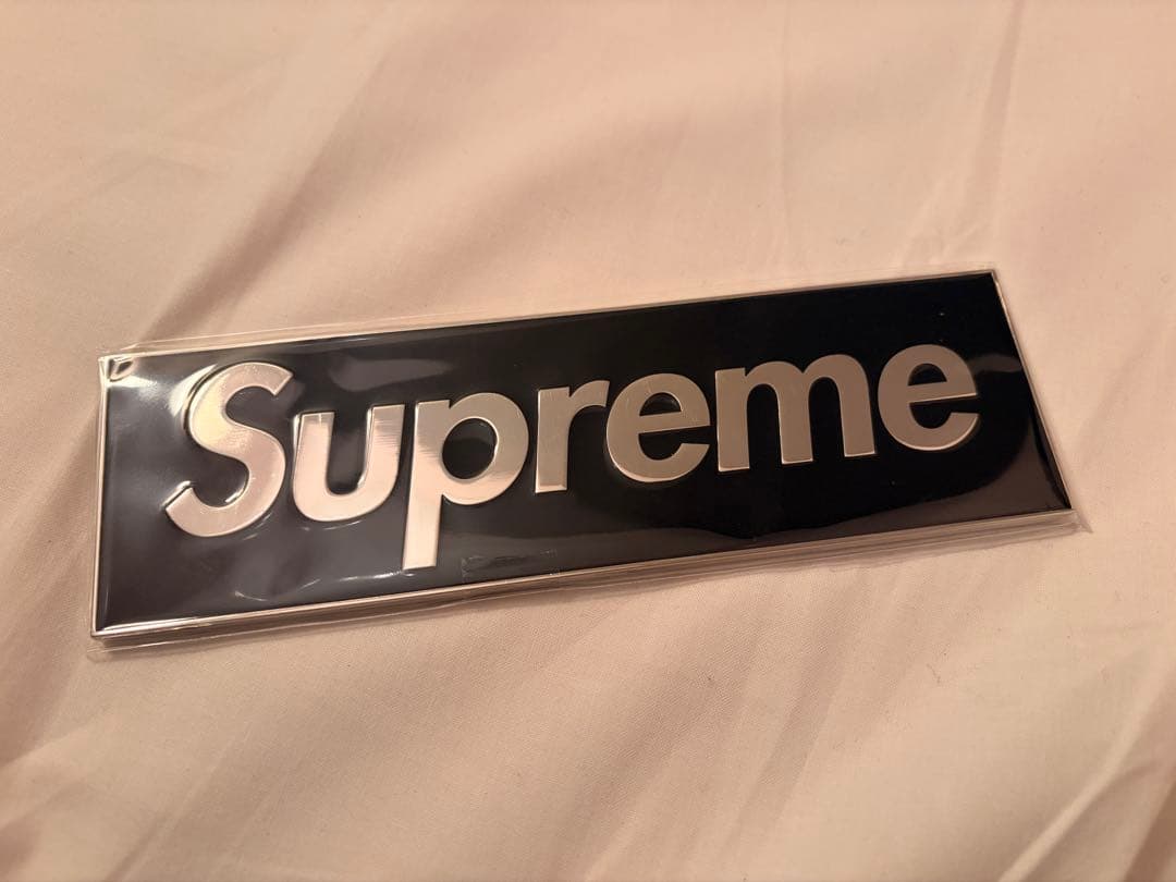 Supreme Box Logo Car Emblemボックスロゴエンブレム黒 - メルカリ