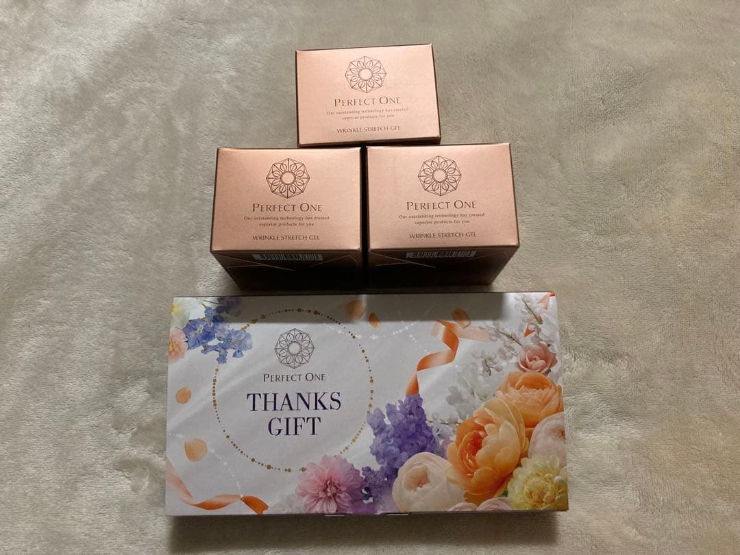 パーフェクトワン薬用リンクルストレッチジェル　50g 3個セット(おまけ付き) 新日本製薬 パーフェクトワン 薬用リンクルストレッチジェル 50g