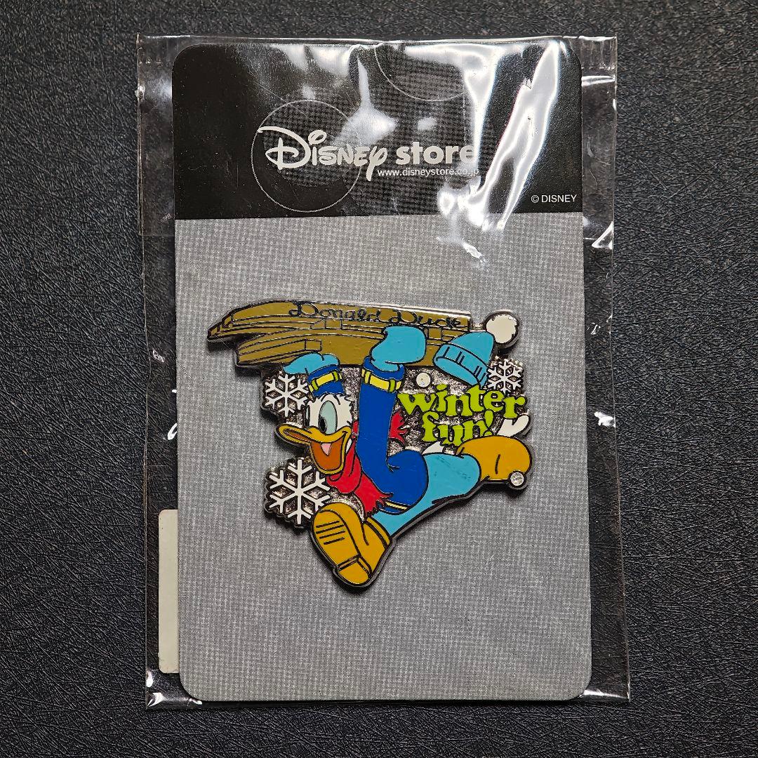 Disney ディズニー ストア ドナルドダック ピンバッジ - メルカリ