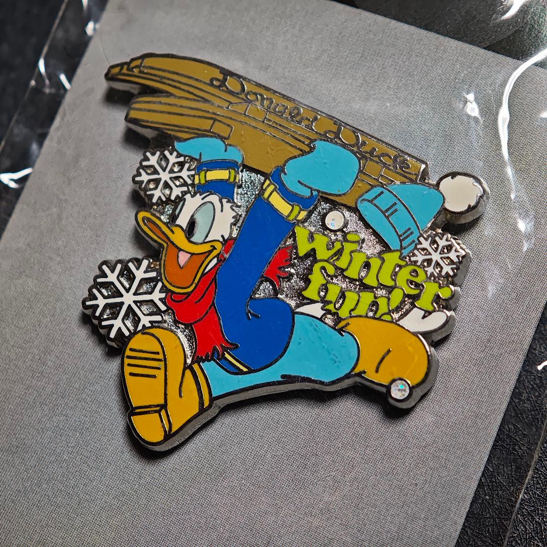 Disney ディズニー ストア ドナルドダック ピンバッジ - メルカリ